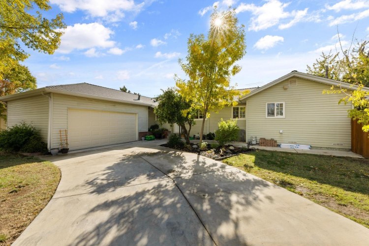 1018 Hillcrest Avenue, Roseville, CA 95678