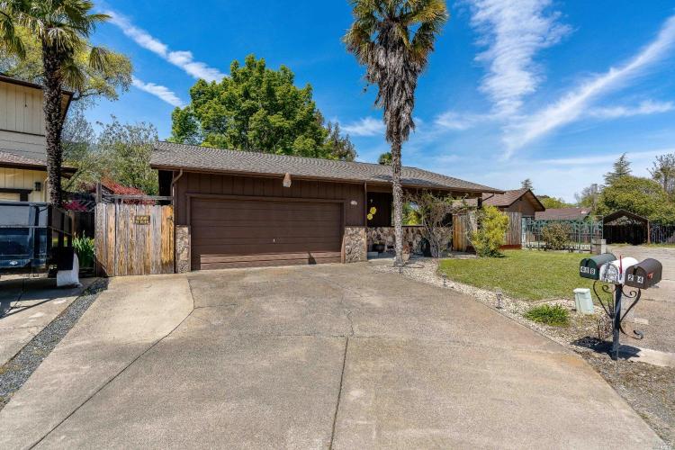48 Whitmore Lane B, Ukiah, CA 95482