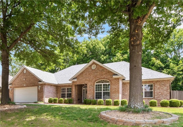 2834 Quail Creek Drive, Fayetteville, AR 72703