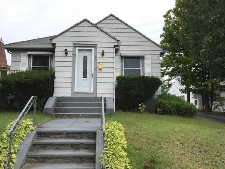 205 Auburn St, Cranston, RI 02910