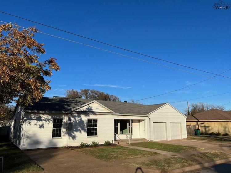 205 W Mesquite St, Archer City, TX 76351