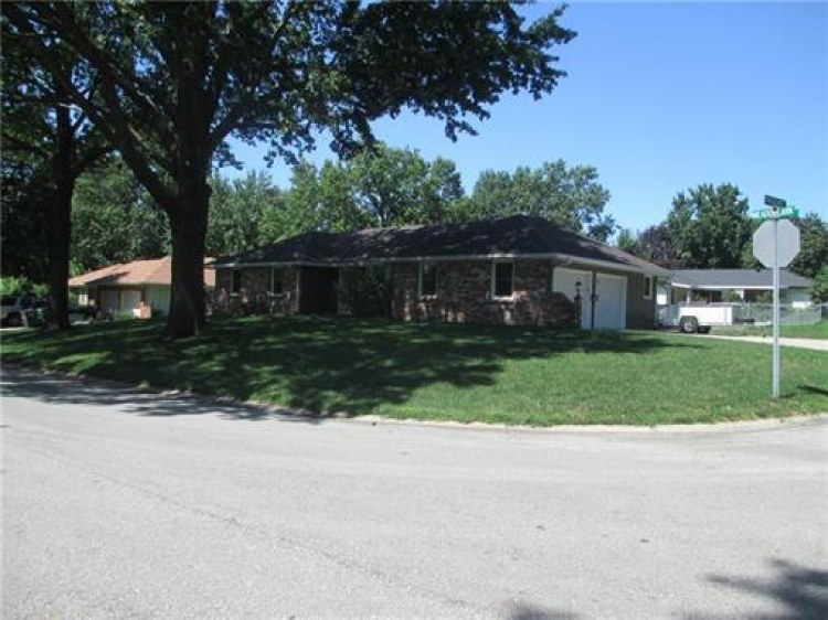 2300 Meadowlark Drive, Harrisonville, MO 64701