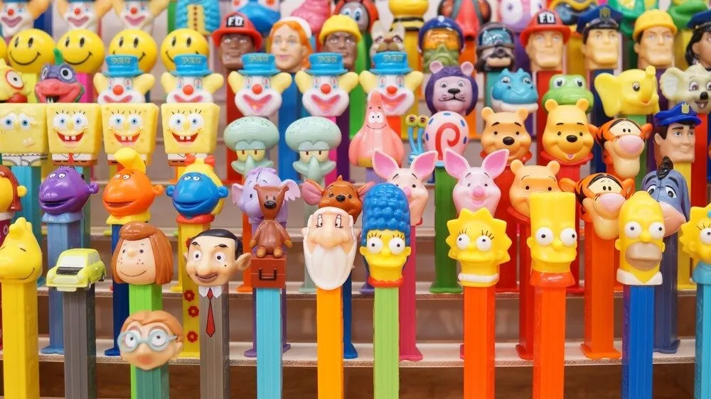 PEZ（ペッツ）とは？お菓子とディスペンサーの歴史｜誕生から日本上陸