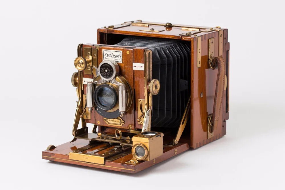 時代を変えたカメラの歴史｜ピンホールからフィルム・デジタルまで名機