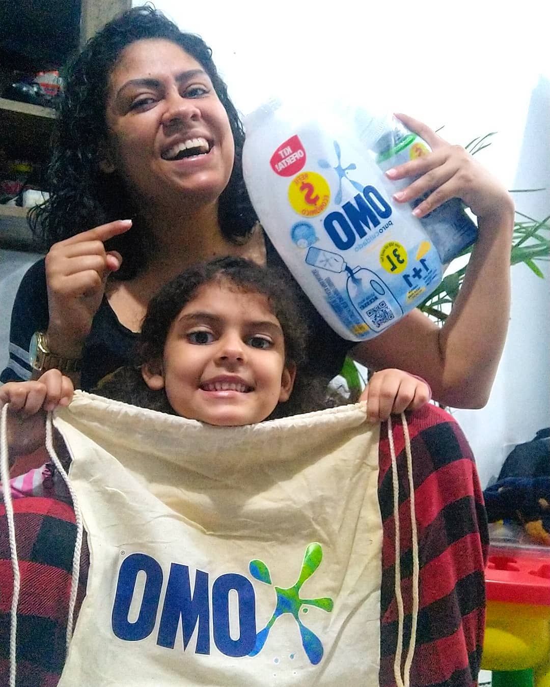 Faaaala, poderosas!!! 
Mais uma vez eu fui convidada pela Omo para falar de mais um lançamento incrível da marca que é o OMO PURO CUIDADO PARA DILUIR.

E agora com essa novidade você não precisa mais escolher entre economizar no bolso ou ter uma atitude 
sustentável, OMO PURO CUIDADO Para DILUIR oferece os dois ao mesmo tempo!

O Omo para diluir é até 25% mais barato e economiza em até 4x o uso de plástico.
E além de tudo a embalagem é feita com plástico reciclado e a garrafa de 3L
reutilizável, ou seja, você só precisará comprar o refil de 500ml das próximas vezes!

Benefícios:

🔶Contém ativo biodegradável, e economiza água, pois precisa de apenas 1 enxágue.

🔶 Hipoalergênico

🔶Extra suave e PH balanceado

🔶 Dermatologicamente testado

🔶Toque de aveia, especialmente para peles delicadas (inclusive de recém nascidos)

🔶 Sustentável (economia de até 4x no uso de plástico)

Na bio tem o link para você comprar sem sair de casa.

@omobrasil

#OMOPuroCuidado #publi #OMOParaDiluir  #PoderDoSOMOS