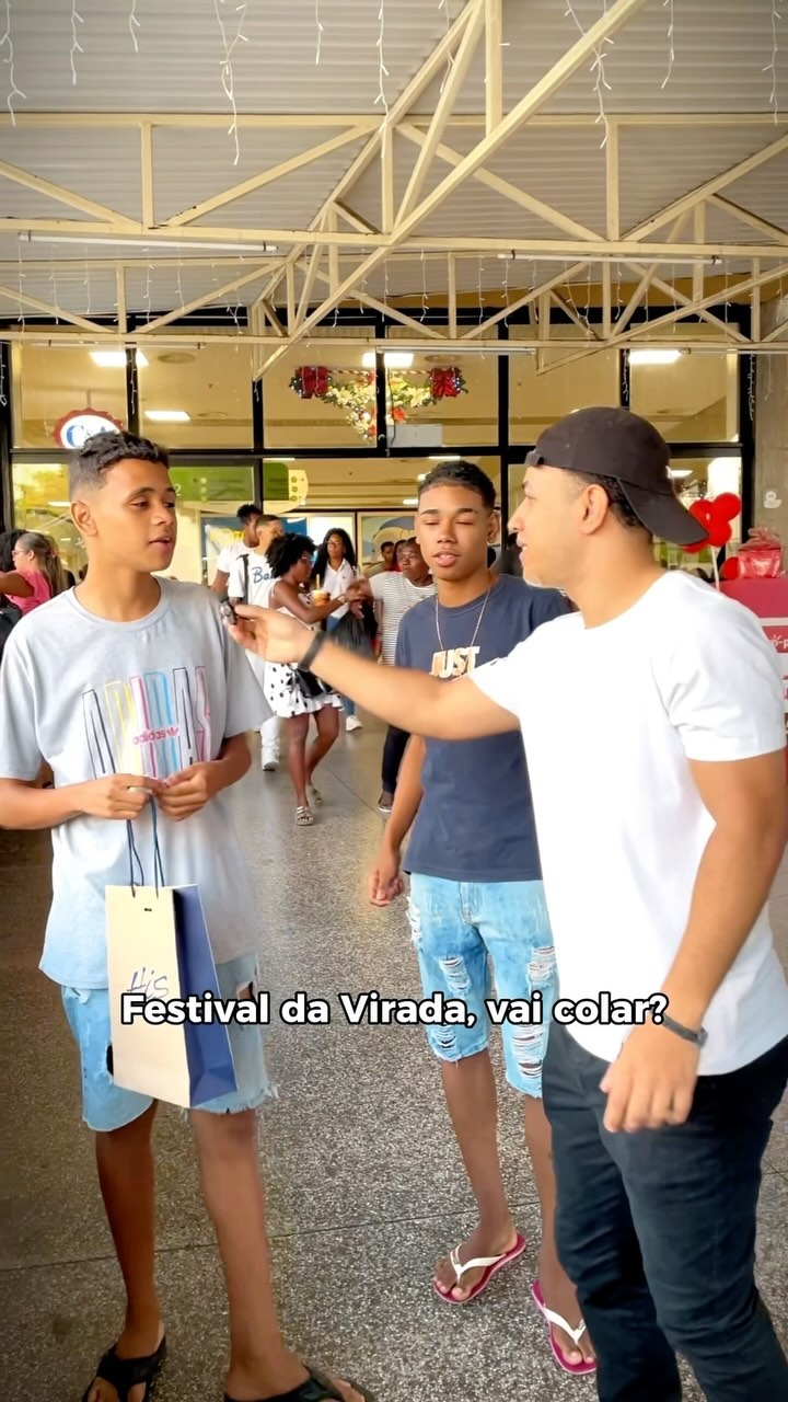 Viemos às ruas para saber onde a galera vai passar o fim de ano! 😎 E adivinha no que deu? #ViradaSalvador2024! 🤩🎇 

E você, também vai descer?