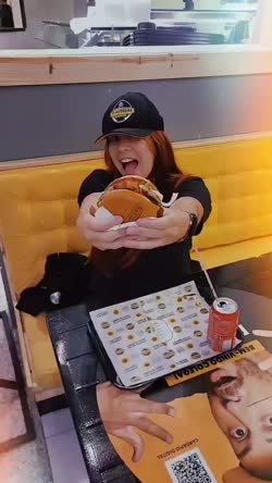 Se eu amo esse lugar??? Muitooooo

Atendimento top, comida sensacional!!!

Com cardápio de almoço e lanche para todos os gostos!!!

Sou suspeita de falar por isso te convido a ir conhecer a thebburgershoppingdabahia no 3 piso do Shopping da Bahia e pode chegar lá e falar que a RUIVA que mandou!!!

#patsakura
#blogueira
#blogsalvador
#influencers
#influencermarketing
#salvadorinfluencer
#mulheressalvador 
#juntossomosmaisfortes
#engajamento 
#interação 
#comentario
#naoaperteminhamente
#soumaiseu
#hamburgueria #hamburguerartesanal #hamburguergurmet #shoppingdabahia