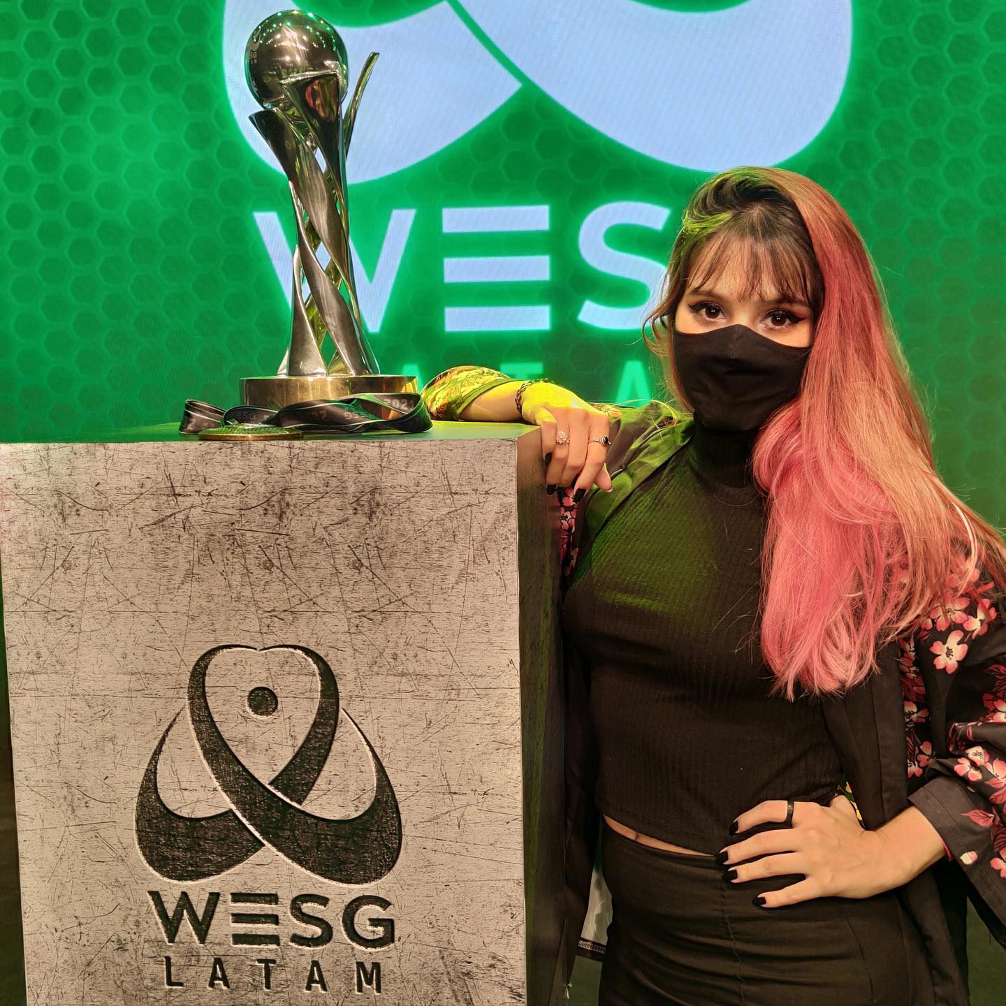 🌸E aí xuxus, tudo bem? O post de hoje é um agradecimento por ter tido a oportunidade de participar das transmissões da @wesglatam e ter feito parte da legião onde conheci pessoas maravilhosas. Tudo foi feito de forma organizada, ciente da situação em que estamos e respeitando todas as regras estabelecidas.
-
💖Fico completamente feliz e me sinto realizada por tudo que aconteceu, mais um trabalho concluído com sucesso e a palavra que define é GRATIDÃO.
-
#wesg #wesglatam #games #wesg21 #csgo #dota #esports #pes2021 #csgofem