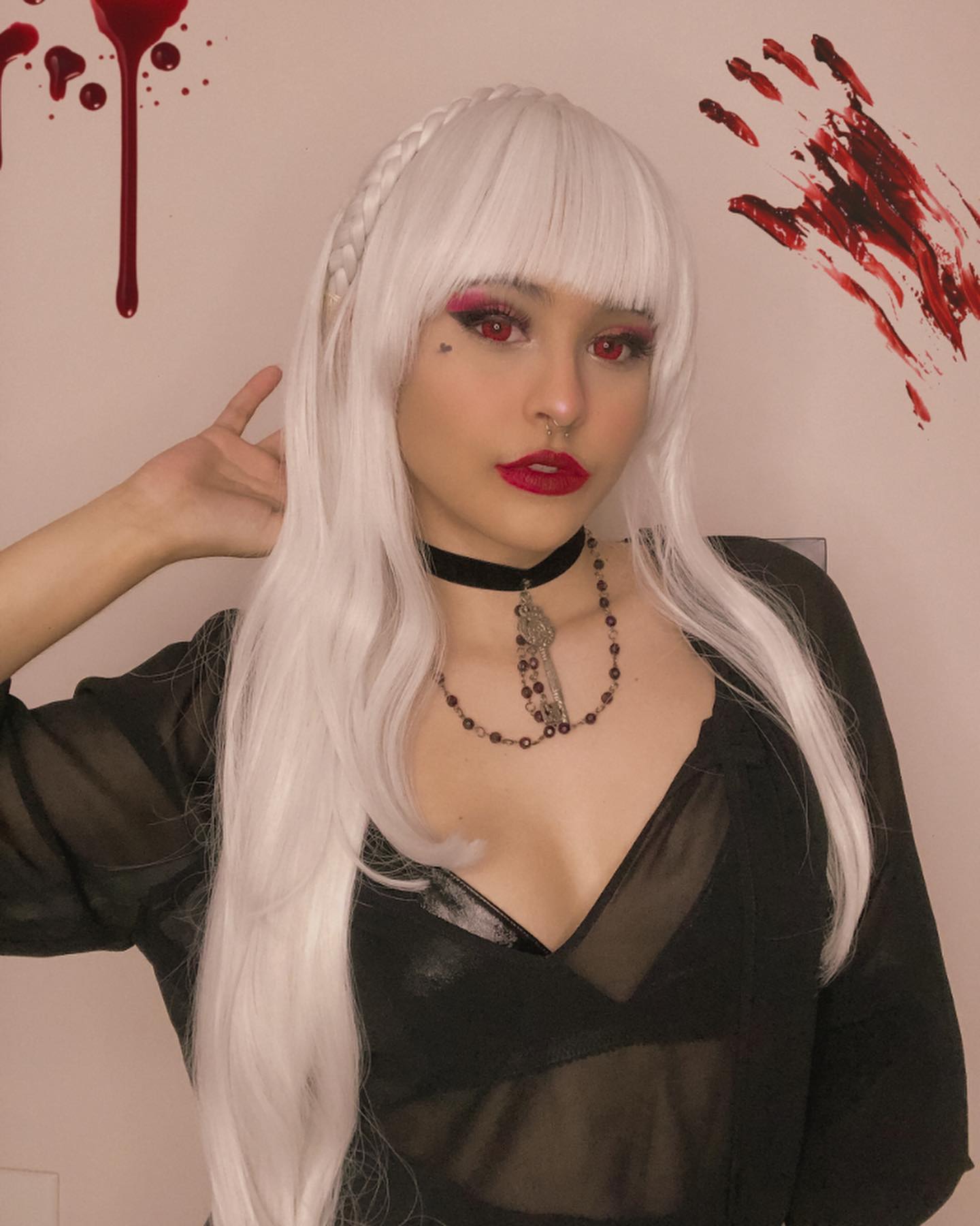 E aí xuxus! Hoje eu trouxe o visual com a lente vermelha que vocês pediram, fiz um look mais moderno porém vampiresco kkk
E aproveitando também pra anunciar essa parceria nova.
-
Lentes: @pinkyparadisedotcom 
-
🌸Cupom 10% off no site: SAKURAVEE10
-
#vampire #lenses #red #eyecolor #whitehair #vampiremakeup #vampireaesthetic #fakeblood @cupnoodlesbrasil #teamcupnoodles