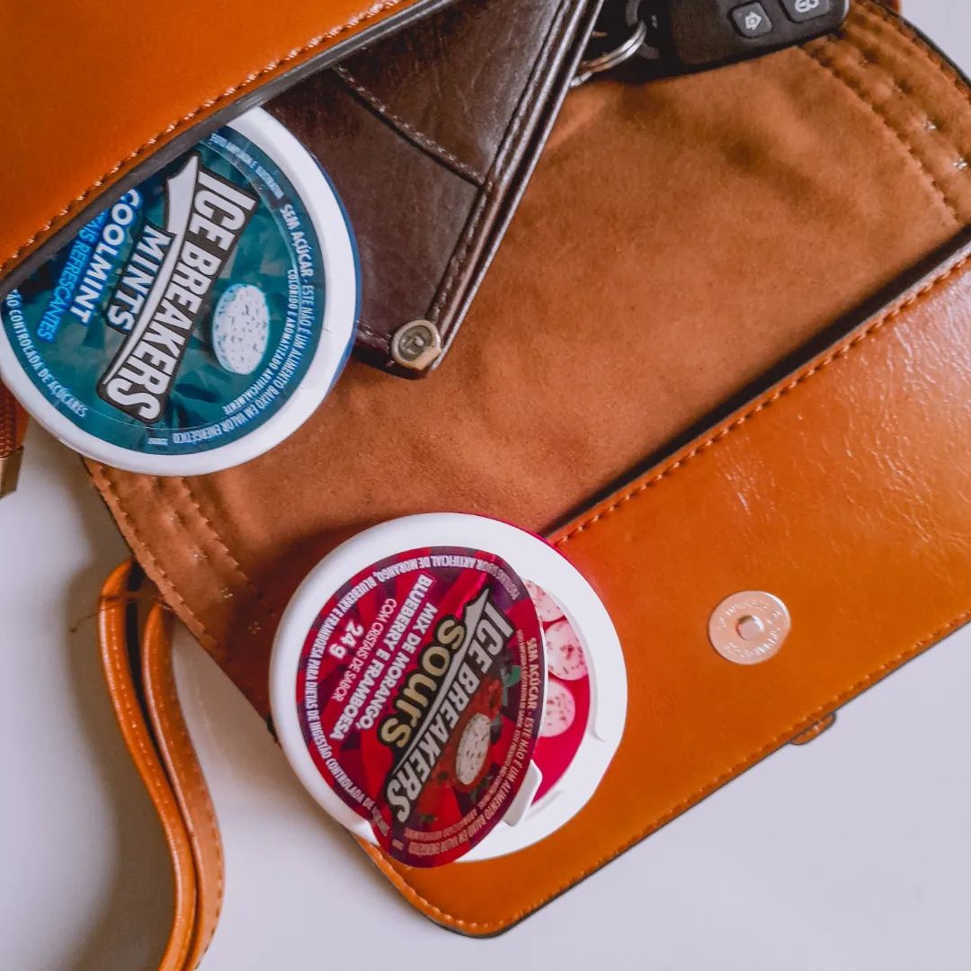 Ice Breakers @icebreakersbr chegou trazendo sabor e refrescância em apenas 2 calorias por pastilha.

São dois deliciosos sabores:

Sours (morango, blueberry e framboesa)

Coolmint com cristais de refrescância.

E com uma embalagem super prática que você poderá levar para qualquer lugar!!!