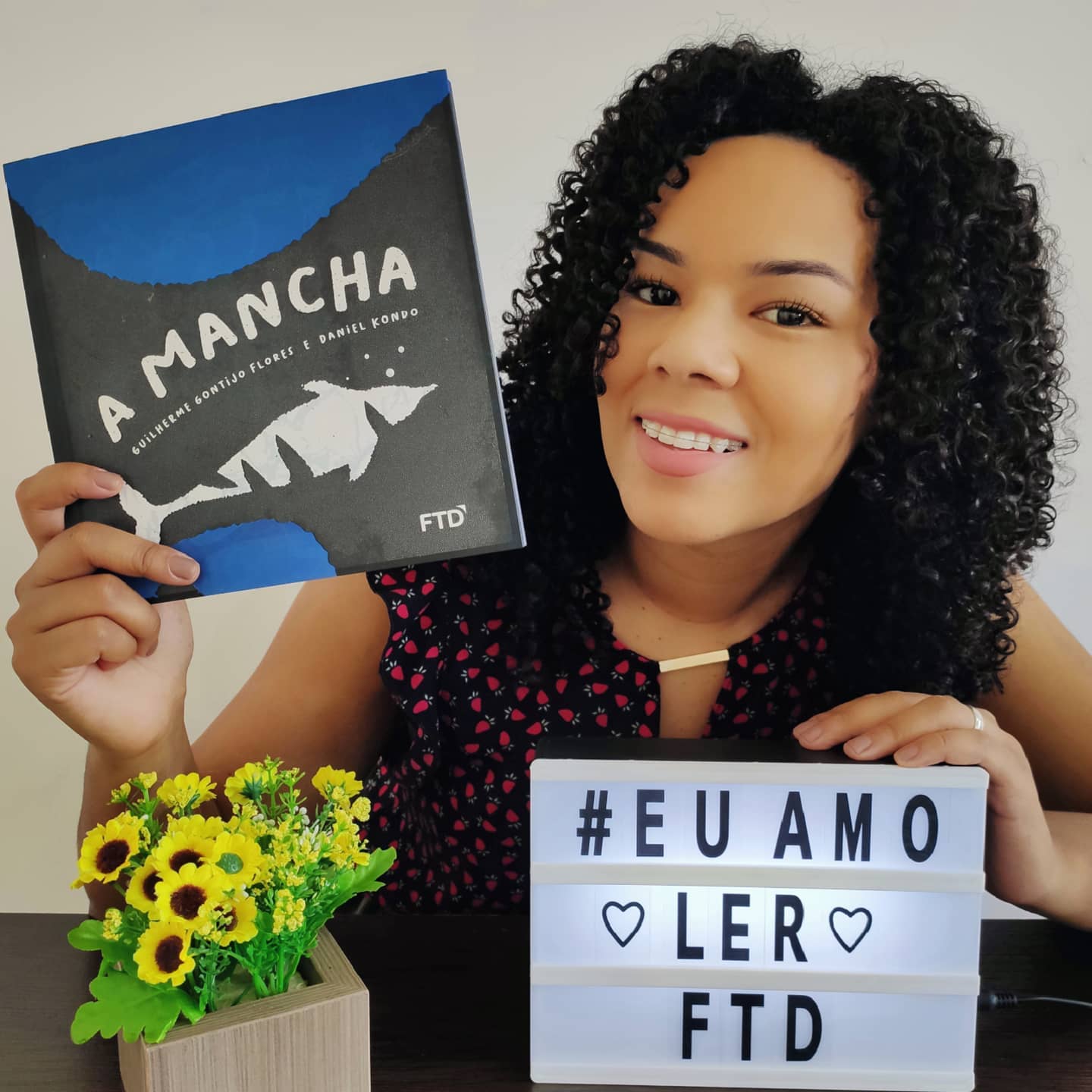 NOVIDADE✨ Bonitos, fui convidada pela editora @ftdeducacao para ser uma das “Embaixadoras de literatura da FTD”! ❤️
É uma alegria fazer parte desse time que acredita no poder transformador da leitura!
📖 Todo mês teremos por aqui indicações de livros da FTD e sugestões de 
atividades inspiradas em cada obra literária.🤩
O livro deste mês é
“A mancha”. Um livro maravilhoso que me deu uma ideia incrível para trabalhar o Dia do Meio Ambiente. 
Ansiosos???
💝Temos mais uma novidade! Um cupom de desconto para vocês, bonitos! É só usar o cupom PEDAGOGAINGRID20 na loja virtual da FTD para ganhar 20% de desconto.

Gostaram das novidades? Espero que sim! Beijinhos.❤️

#euamolerftd #ftdeducação #publi