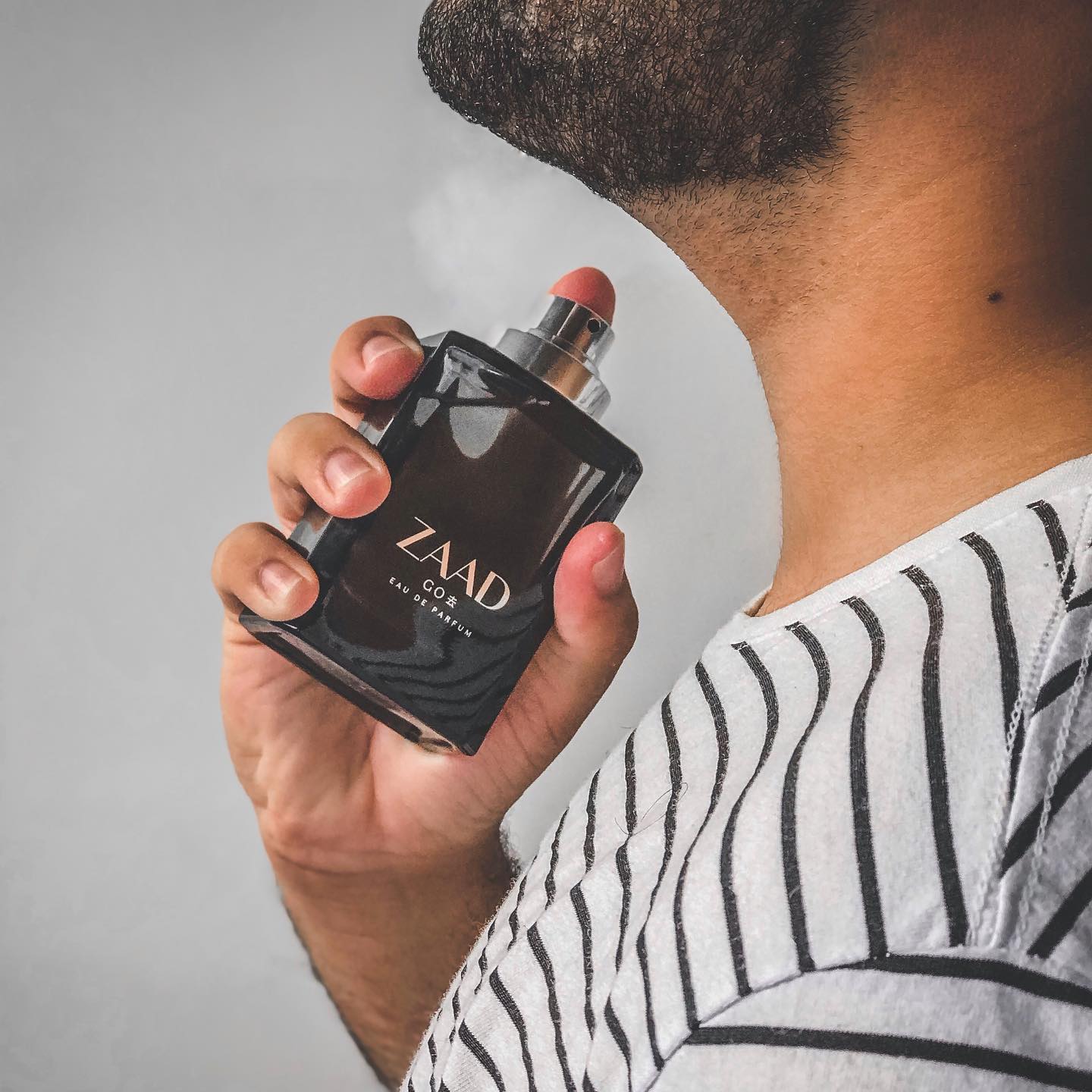 Vocês sabem que sou apaixonado por perfume né?🖤👌🏻// E dessa vez quem chegou aqui pra mim testar foi o novo #zaad versão #go by oboticario . Para quem ama perfumes frescos, ideal para essa estação, suave e com um grande conhecimento por trás dessa fragrância!! Vão lá nos #stories conferir esse lançamento ✨ #zaadgo #oboticario