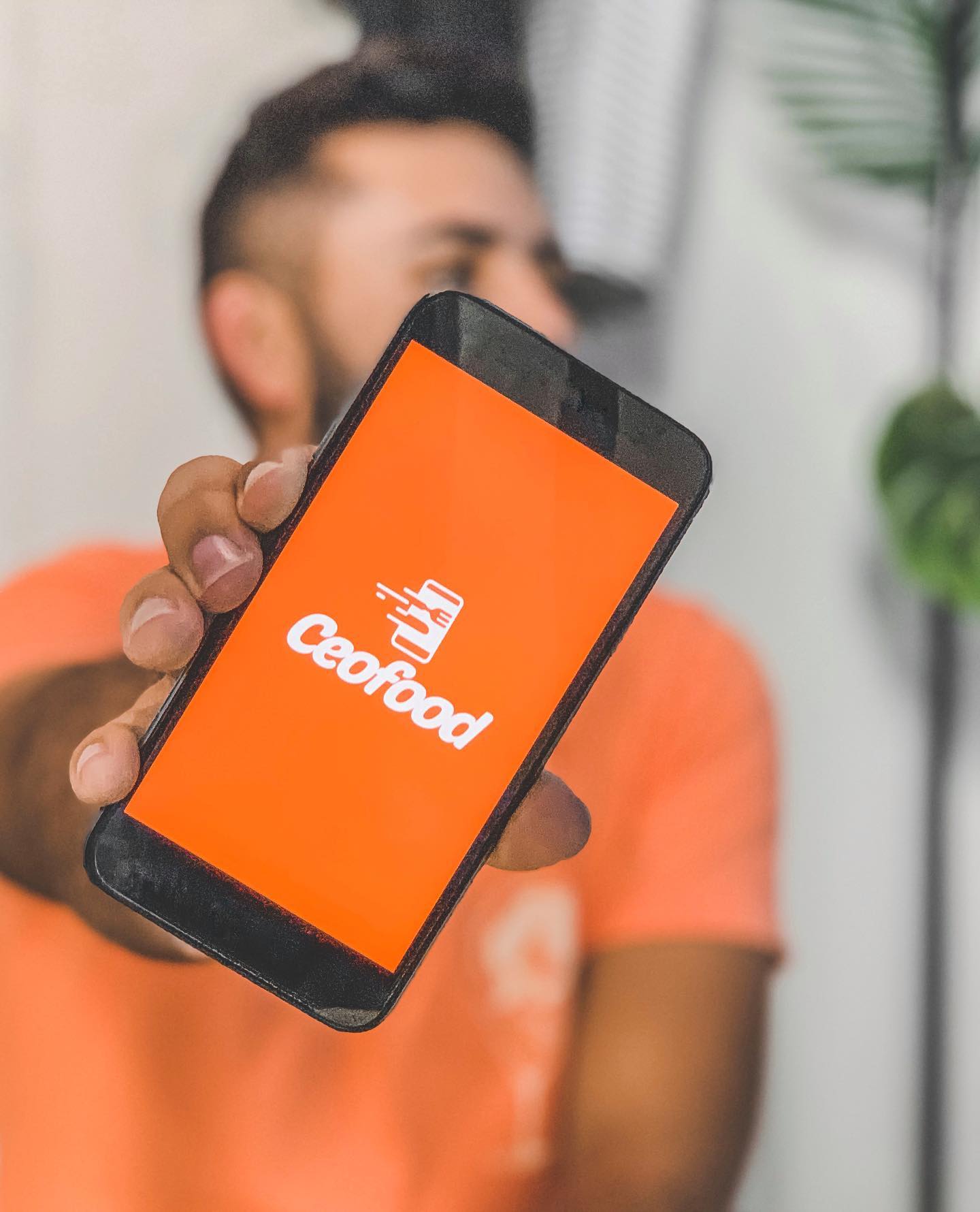 Já conferiram a novidade que chegou na cidade?🧡✨ O #ceofood é um app de delivery de comidas!! Olha que coisa boa. Nada mais prático para o nosso dia a dia, sem falar que eles tem um diferencial enorme que é: Frete Grátis na maioria dos estabelecimentos 😱. Deixei o link para download nos destaques! Estou disponibilizando um cupom de desconto para usar no ceofoodcampinagrande e só colocar no final do pedido #10off (Com a #) e pronto!!