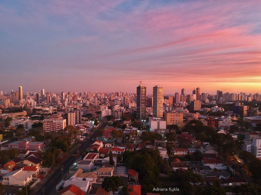 Já pensou em ganhar um passeio de helicóptero por Curitiba?
A Construtora Laguna lançou a campanha #curitibainconfundivel que irá premiar mensalmente uma foto com um vale-compras da Livraria da Vila, e o autor da melhor foto do ano será contemplado com um super passeio de helicóptero pela cidade!
Para participar siga as seguintes regras:
1. Poste no seu feed uma foto de sua autoria mostrando os encantos de Curitiba,
2. Coloque na legenda a hashtag #curitibainconfundivel
3. Siga e marque o perfil da @construtoralaguna
4. Seu perfil deve ser público para que as fotografias sejam vistas e avaliadas
5. As postagens devem ser feitas até o dia 30/11/2020.

Participe e boa sorte!