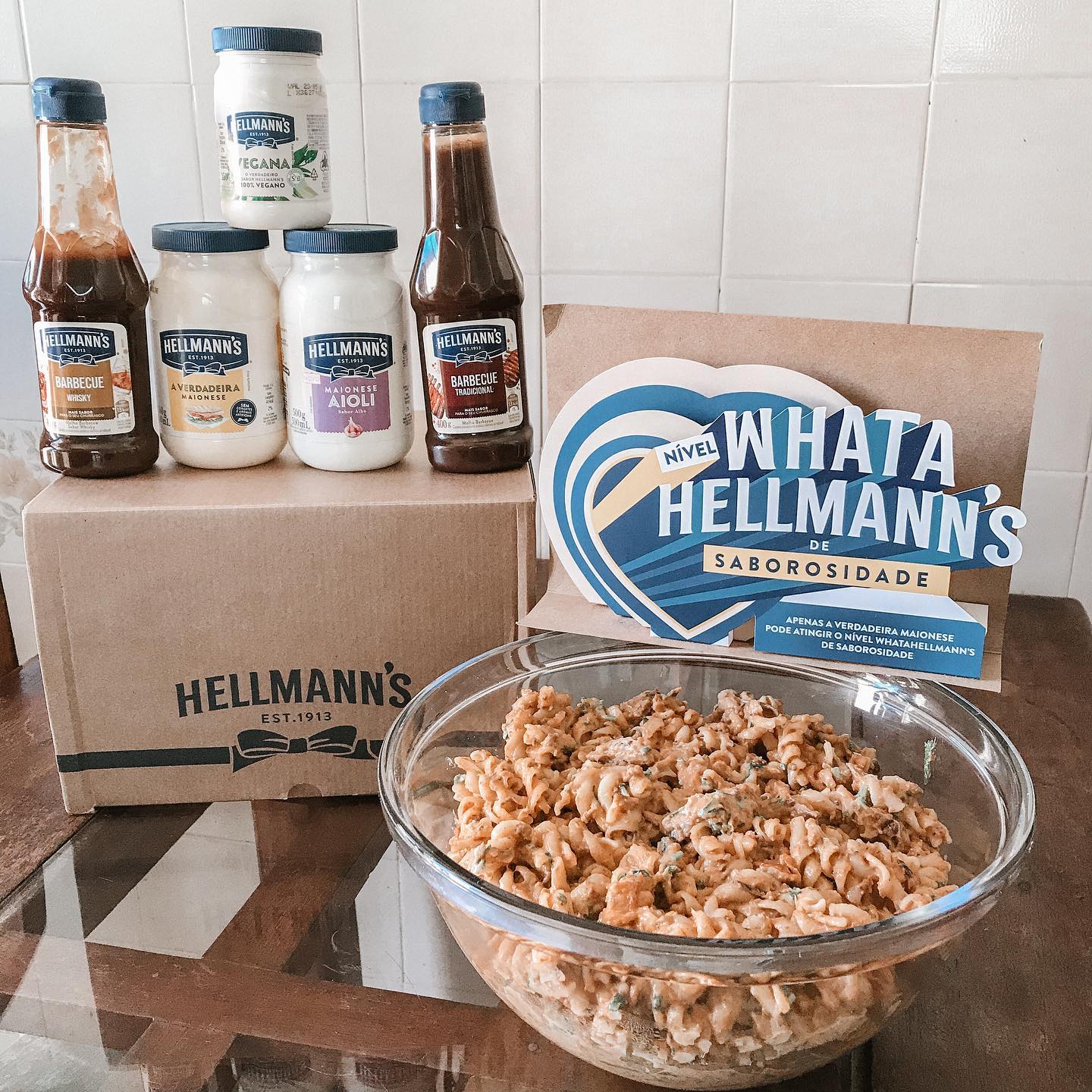 🌟MACARRÃO RÁPIDO PRÁTICO E EXATAMENTE SABOROSO.🌟

Uma receita incrível e nível #WHATAHELLMANNS de saborosidade e o melhor com ingredientes que com certeza você tem aí na sua casa. (Deslize o dedo pro lado para vê o passo a passo.)

🎯INGREDIENTES:
3 colheres (sopa) de azeite
1 e 1/2 xícara (chá) de maionese @hellmannsbr
1/2 xícara de azeitona preta *opcional* 
1 lata de sardinha (escorra o óleo)
1 lata de atum tomate (escorra o óleo)
Cheiro verde/ Coentro a gosto.

II PARTE, na panela:
6 xícaras de água
1 xícara de molho de tomate
1 colher (sopa) de extrato de tomate
1 lata de sardinha (escorra o óleo)
1 lata de atum tomate (escorra o óleo)
Sal a gosto
500g de macarrão

⬇️⬇️⬇️⬇️⬇️⬇️⬇️⬇️⬇️
ARRASTA O DEDO PRO LADO QUE TEM O PASSO A PASSO.
⬆️⬆️⬆️⬆️⬆️⬆️⬆️⬆️⬆️

📍Acesse o link na minha BIO para mais receitas exclusivas e super saborosas.
________________________________________________________

@hellmannsbr 
#Hellmanns
#WhataHellmanns
#AVerdadeiraMaionese
#NivelDeSaborosidade #Publi