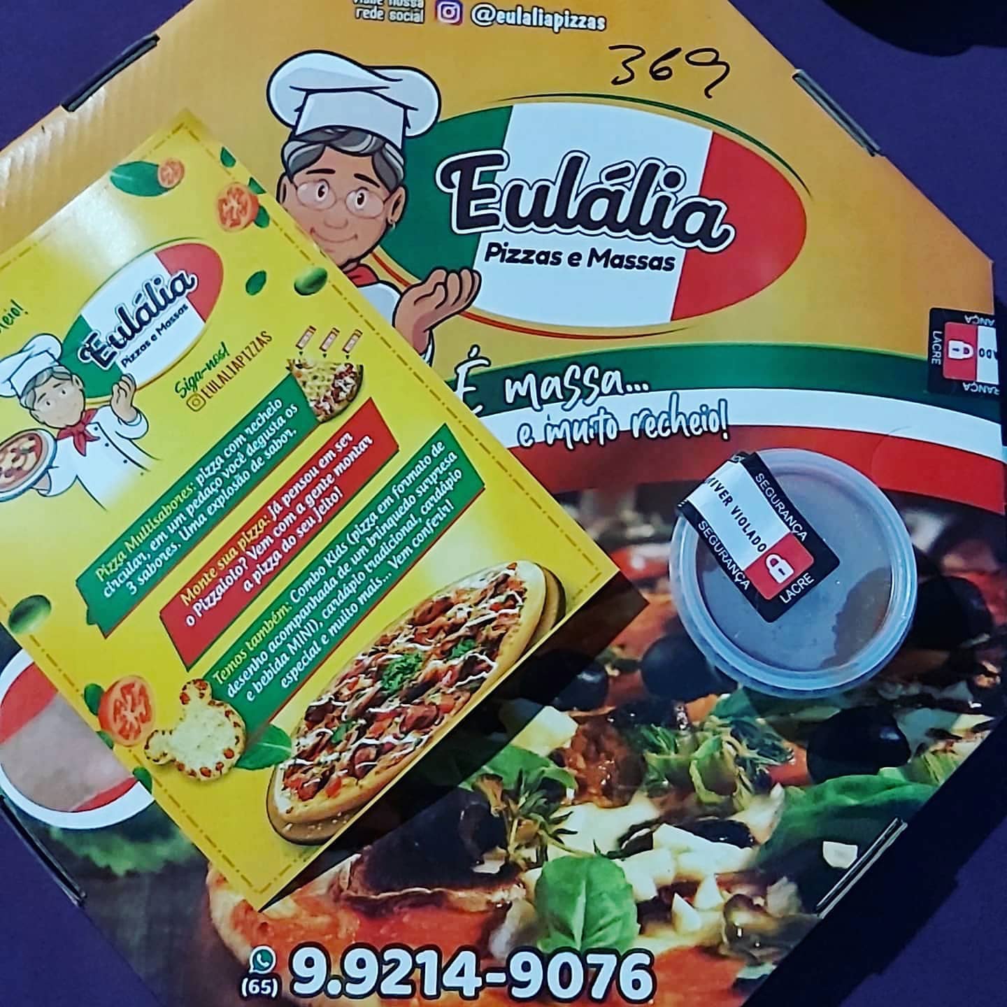 Quem aí já provou? Me digam o que acharam!

Pra quem ainda não conhece a @eulaliapizzas, vou falar um pouquinho aqui.

Imagina uma pizza com 3 recheios circular! Essa é a proposta da Eulália Pizzas. Aqui em casa pedimos uma pizza com 3 recheios e mais a borda de enroladinho de salsicha.

Vem bem recheada e é muito gostosa, mas pra vocês saberem só provando. Aqui em casa esta aprovado, todo mundo amou.

Agora dá uma passadinha lá no perfil da @eulaliapizzas para conhecer essa novidades e todas as opções que eles oferecem. Vale a pena, viu!
.
.
.
.
.
#pizzas #dicas #pizzarias #eulaliapizzas #cuiaba #cuiabá #varzeagrande #matogrosso #mt