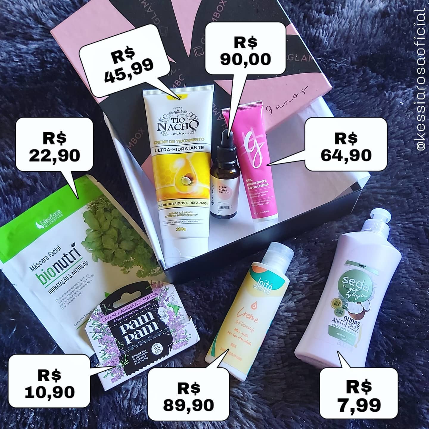 🔵 Responda SIM ou NÃO!
A #Glambox Edição Fevereiro/21 valeu a pena, em relação ao custo benefício?

Continue lendo e entenda melhor!

A minha #Glambox9Anos veio recheada com 7 produtos FULL SIZE, com aproximadamente R$ 332,67 no total. Sendo que minha assinatura custa R$ 59,90 mensal (Plano Anual).

Assinando hoje o Plano Anual com meu desconto, você entra pagando R$ 61,23 e ainda ganha 2 brindes (primer facial e hidratante antiolheiras).

Quer saber como? Fale comigo no DIRETC.

Confira os produtos que vieram nessa edição:

🔹️Máscara Facial Bio Nutri 1unid - R$ 22,99 | @newfacecosmeticsbr
🔹️Creme de Tratamento Ultra Hidratante 300g - R$ 45,99 | @tionachobrasil
🔹️Serum Facial Anti Age 30ml - R$ 90,00 | @theskinsoulbr
🔹️Odorizador e Bloqueador de Odores Sanitários 15ml - R$ 10,90 | @pampamoficial
🔹️Creme Facial Anti Oleosidade 100ml - R$ 89,90 | @usejeito
🔹️Gel Hidratante Antiolheira 40g - R$ 64,90 | @glamgirl.official
🔹️Creme de Pentear Ondas Anti-Frizz 300ml - R$ 7,99 | @sedaoficial

Assine e Receba na sua casa!
Use o Cupom: KESS01 e tenha até 80% de desconto, além brindes.
.
.
.
#clubedeassinatura #glamgirl #glamboxreels #usejeito #jeitocosmeticos #theskinsoulnaglam #dicasdebeleza #produtosdebeleza