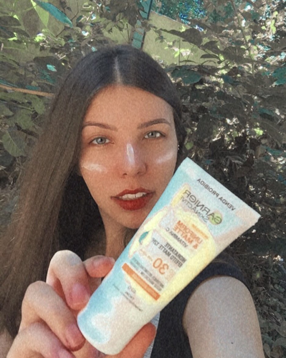 #publi || Quem me acompanha nos stories viu que recentemente eu recebi um kit maravilhoso da @garnierbrasil com uma nova linha de produtos faciais que promete controlar o brilho no rosto por até doze horas!
Como prometido, testei e vim aqui contar para vocês. Eu tenho pele oleosa, sempre procurei por produtos que controlassem o brilho e a oleosidade, principalmente para utilizar antes da maquiagem. E confesso que me surpreendi com os resultados da nova linha da Garnier, que realmente cumpriu com os resultados prometidos. Isso tudo além de já vir com vitamina c e fator de proteção solar!
Mais uma vez agradeço por me escolherem para participar dessa campanha maravilhosa! ❤️
#naturalmentematte
#eurecomendogarnier