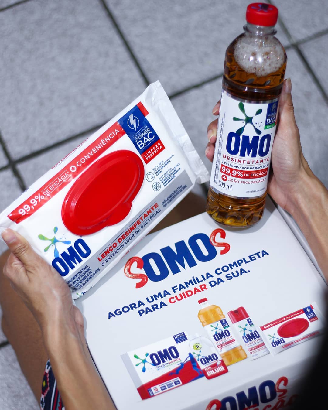 ⭐Proteção, higiene e limpeza quando se caminha juntos é a melhor coisa, e o mais legal é que a @omobrasil está com uma linha nova de desinfetantes em três versões: Líquido, Spray e lenço.
.
No qual eles promete eliminar 99,9% dos germes/bactérias, garantindo proteção da sua casa e de toda família, possui exclusiva tecnologia Power BAC que remove toda a sujeira sem danificar as superfícies, matando os germes e bactérias de maneira eficiente. .
Recebi duas versões do desinfetantes e ja adorei a praticidade do lenço, porque podemos levar para qualquer lugar e tem o tamanho ideal para carregar na bolsa, já a versão líquida ela é indicado para superfícies laváveis como bancadas, chão e pisos por exemplo.
.
Se liga, você não precisa sair de casa para garantir o mais novo lançamento da marca, é só acessar o link que se encontra na biografia e efetuar sua compra online. 😁
.
.
.
.
#sOMoSCuidados #publi #apeanareyna #vidadeblogueira #lardocelar