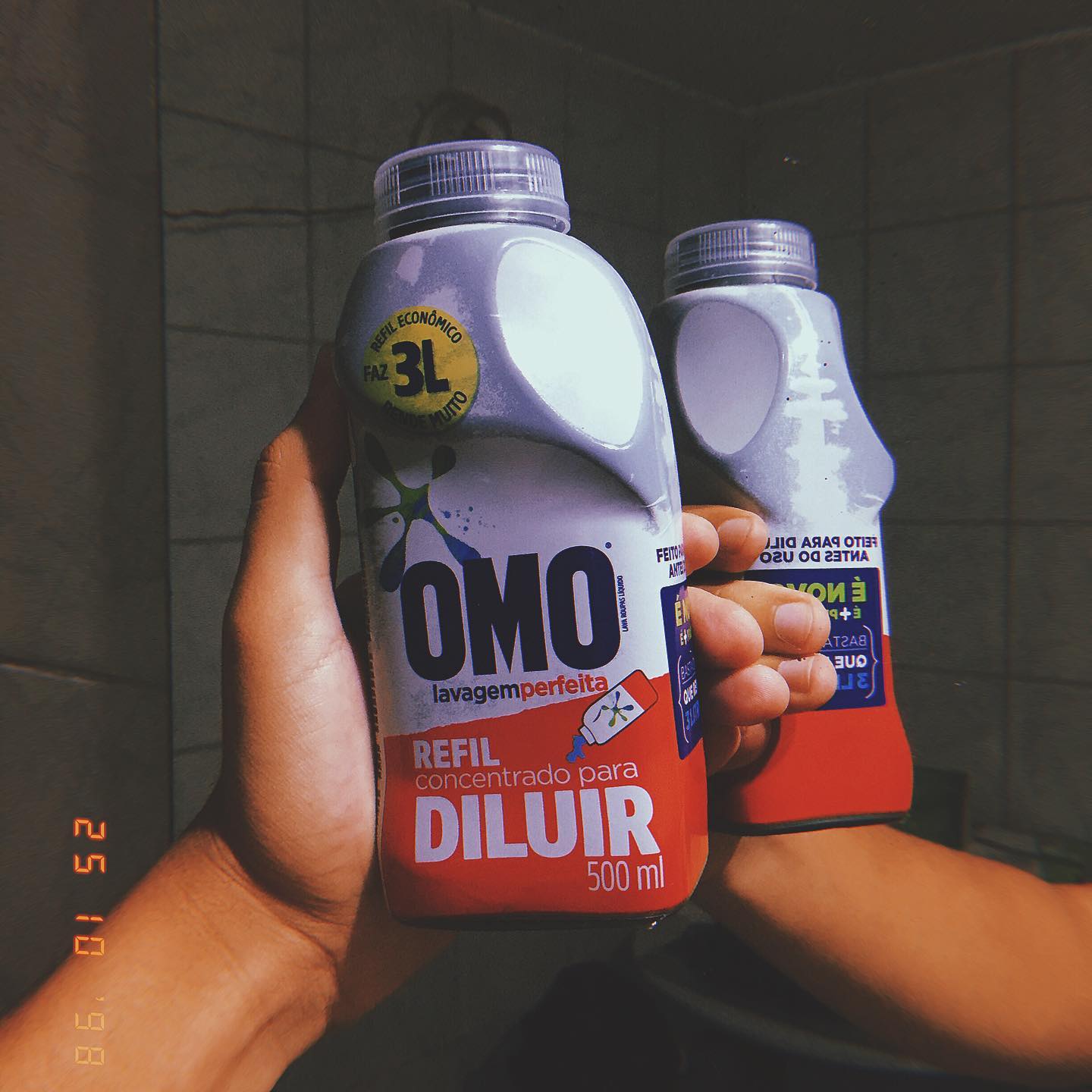 Lavagem perfeita com #novoomoparadiluir .
Com o novo produto da @omobrasil você compra o refil de 500ml e faz 3 litros de lava roupas!