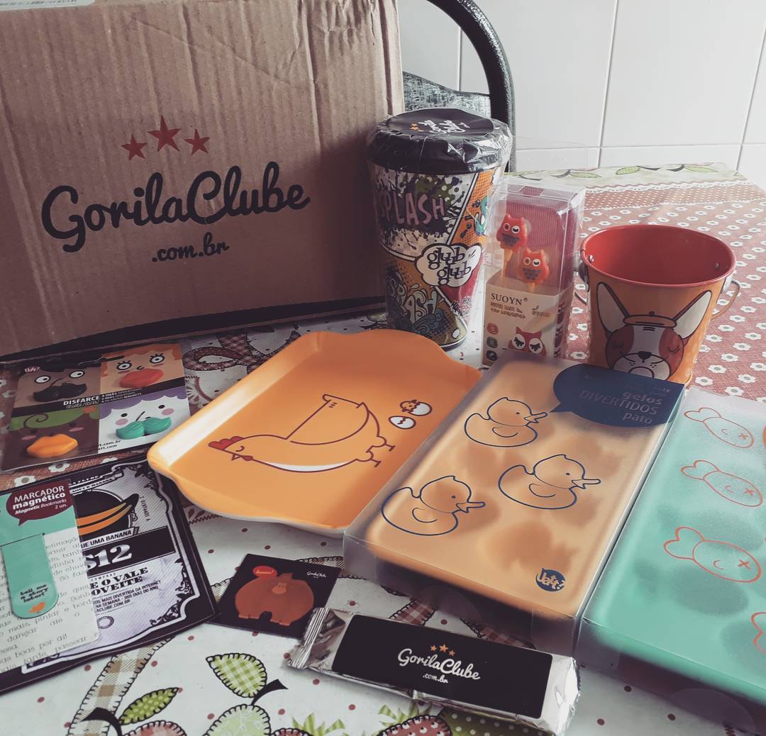 Eu tô encantada 😍😍😍 Presskit maravilhoso que recebi da @gorilaclube 👏❤
É tudo muito lindo, mas vocês repararam no copo de café, nos fones de ouvido e no marcador magnético? É a maior fofurice do mundo. Vou ostentar 😂❤
Tem unboxing nos stories 😉
#unboxing #gorilaclube #mimos #presskit