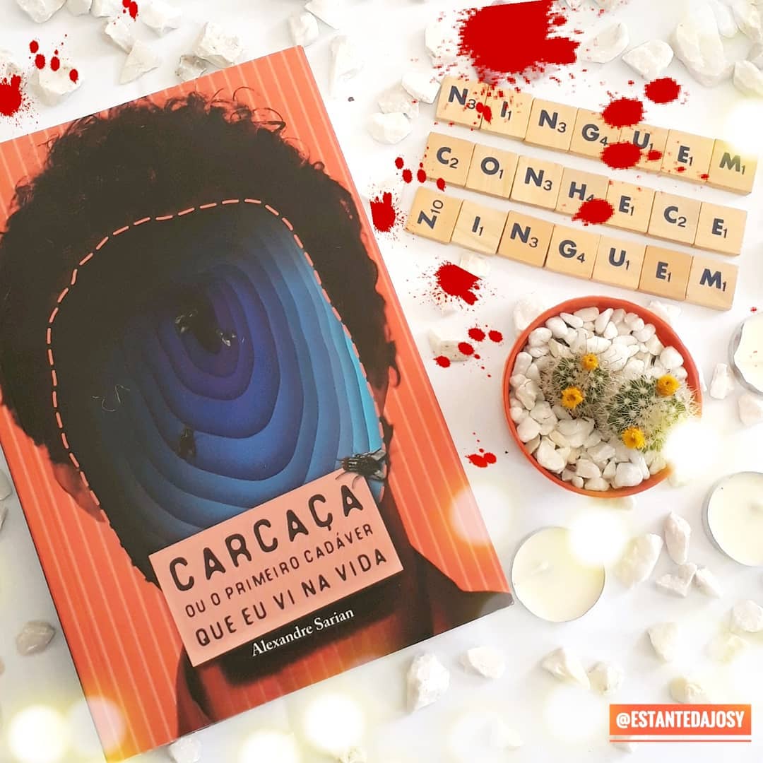 💬"Seres humanos são vulneráveis como insetos. Somos meros insetos".
⠀⠀⠀⠀⠀⠀⠀⠀
Lucas matou seu colega de apartamento. Isso é um fato. Mas como uma pessoa boa pode se tornar um assassino do dia pra noite? 🤔
⠀⠀⠀⠀⠀⠀⠀⠀
Agora Lucas é obrigado a conviver com um cadáver por mais tempo do que gostaria, sendo forçado a viver as situações mais improváveis, enquanto tenta se livrar desse ser que já era inconveniente em vida e agora, morto, se torna um incômodo ainda maior.
⠀⠀⠀⠀⠀⠀⠀⠀
É muito errado torcer pelo assassino? Esse livro me deixou muito dividida e extremamente envolvida! Que livro, minha gente! ❤
⠀⠀⠀⠀⠀⠀⠀⠀
Confira a resenha completa no blog: http://bit.ly/2PDcYmM 👈 .
#assassinato #suspense #sangue  #livronacional #amoler #cadaver #igliterario #bookstagram #instabook