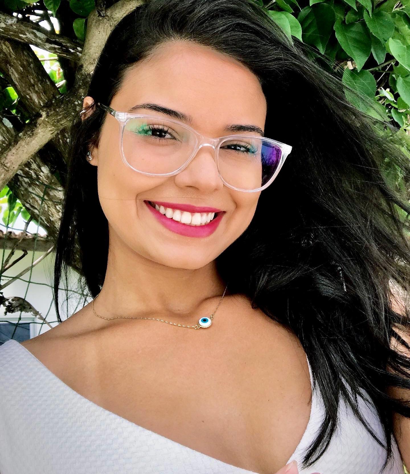 “que eu seja todo dia como um girassol, de costas pro escuro e de frente pra luz...” 🌻 •••••• do story pro feed 🤳🏽🦋✨ #saturday #smileeveryday #tksgod #gratidão #goodvibesonly #sorriapravida