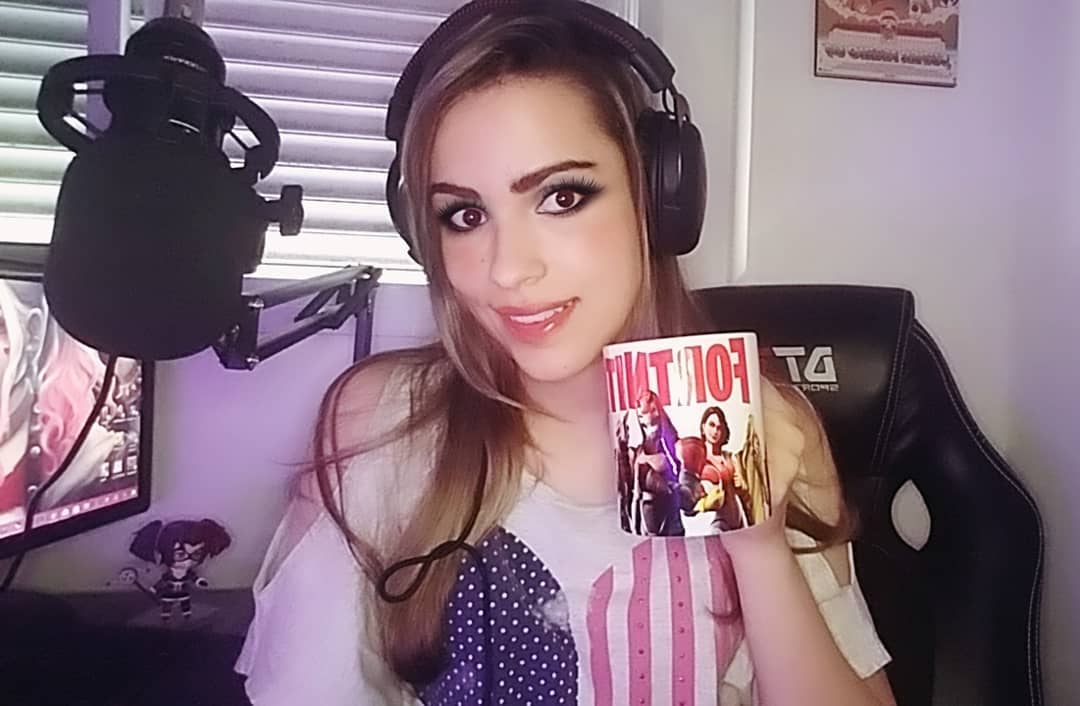 Fazendo um "break" para tomar um pouco de café na minha caneca do Fortnite! Você também ama tomar um bom café na caneca do seu game/anime/filme favorito? Então você precisa conhecer a @thefidestore agora mesmo! Eles tem uma ampla linha de Canecas Personalizadas, Brancas, Coloridas e Mágicas 😍 com a temática do universo Geek e Nerd! 😍 Também fazem canecas personalizadas ao gosto do cliente! E além disso criam quadros decorativos para seu ambiente geek 🤓. Confira lá o insta deles 👉 @thefidestore e não esquece de deixar seu follow para ficar por dentro de novidades e conhecer todos os produtos!
.
.
.
.
.
.
.
.
.
.
.
.
.
.
.
.
.
#ps4brasil #xboxbrasil #xbox #xboxbr #pcgamer #nerdgirl #nerd #nerdbrasil #gamergirl #geekbrasil #geek #gamer #gaming #videogames #videogame #videogamer #play #playing #geekgirl #instagaming #instagamer #streamer #gaminglife #mug #mugs #fortnite #fortnitebr #fortnitebrasil #canecaspersonalizadas #canecas