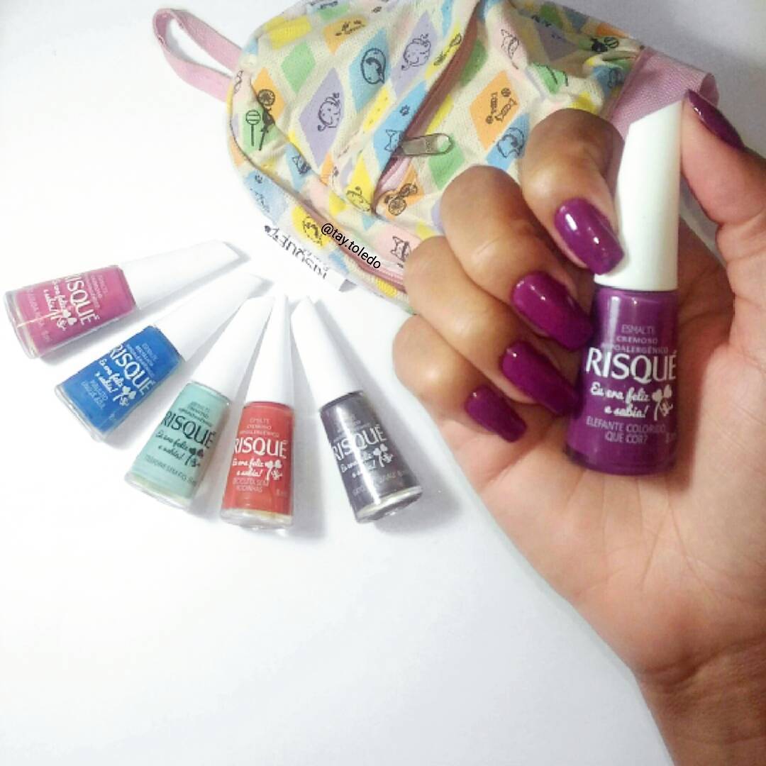 Apaixonada pelos esmaltes da linha eu era feliz e sabia da #risque. Sério, uma cor mais linda que a outra.💅
Hoje eu escolhi o 'elefante colorido, que cor ?' Pra arrasar no fim de semana. 
E aí, qual sua cor preferida ?
💕