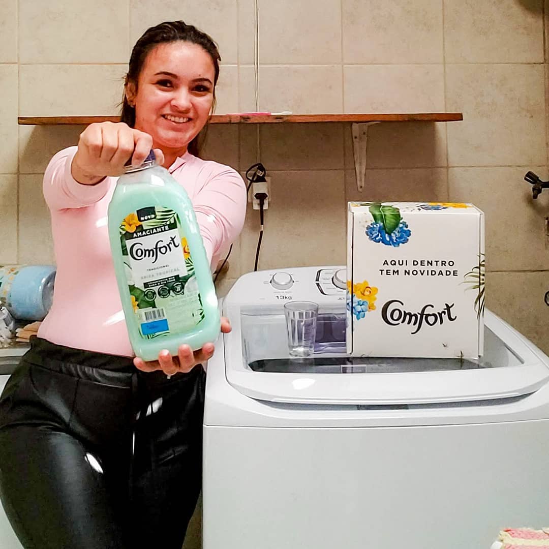 E esse recebidos da @comfortbrasil ❤

Roupas cheirosas por muito mais tempo com o relançamento do Comfort Brisa Tropical 🥰

O Amaciante tem a energia da Brisa Tropical com um toque de côco, trazendo a sensação de frescor e bem estar, ótimo para quem procura por novas opções e gosta de inovar em suas escolhas de produto.

Você sabe as qualidades do amaciante Comfort?

• Qualidade Comfort que você já conhece.
• Nova fórmula com cápsulas de perfume prolongado.
• Maciez por muito mais tempo.

Tem link na Bio com promoção, corre lá conferir 😍

#cheirinhodecomfort