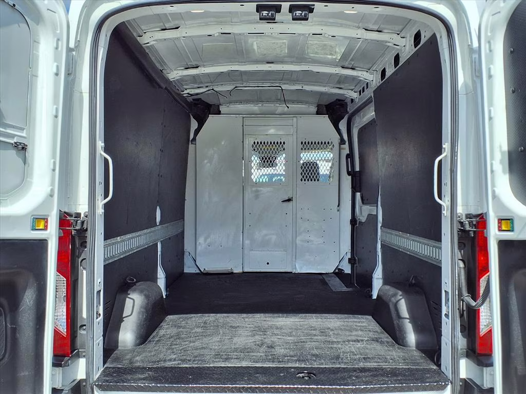 Finding the Ideal High Roof Van for Lakewood Ranch Mobile Groomers