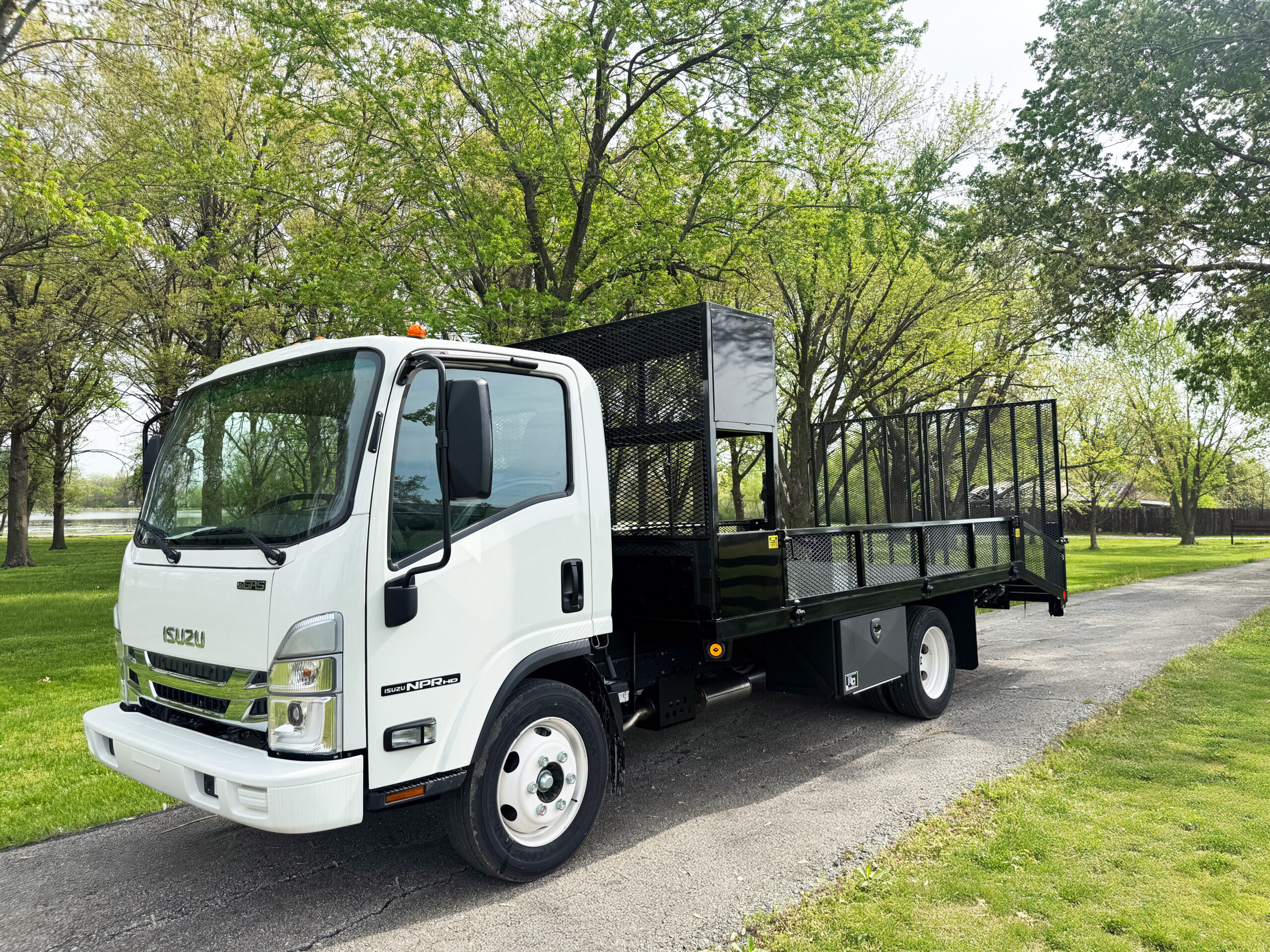 Choosing the Best Vehicle for Landscaping: Expert Insights from SRQ Auto LLC