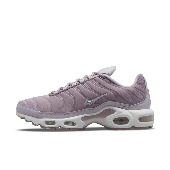 Nike Air Max Plus DJ5421-500 01