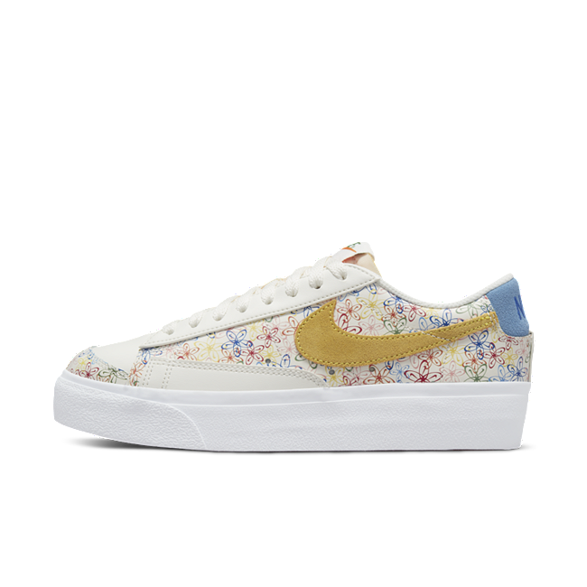 Nike Blazer Low Platform DV3210-100 01