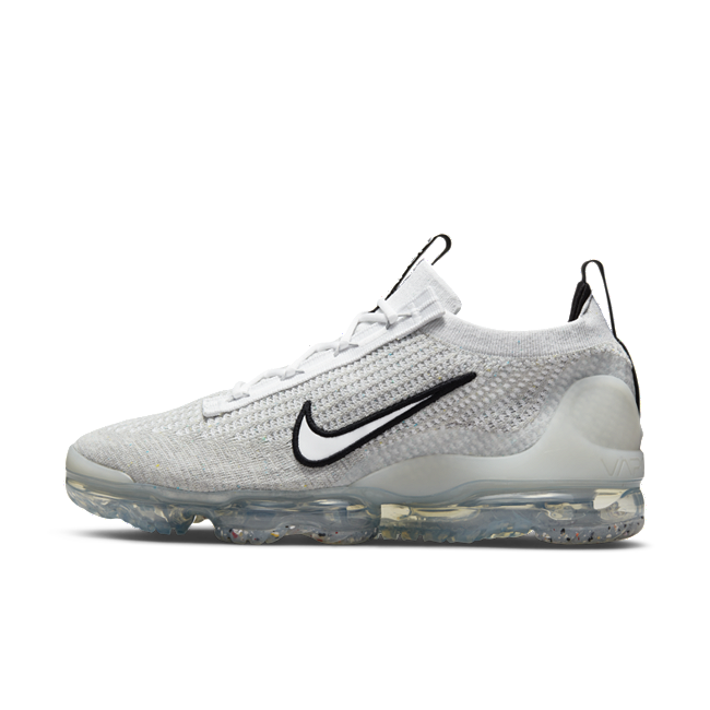 All white store vapormax plus women's