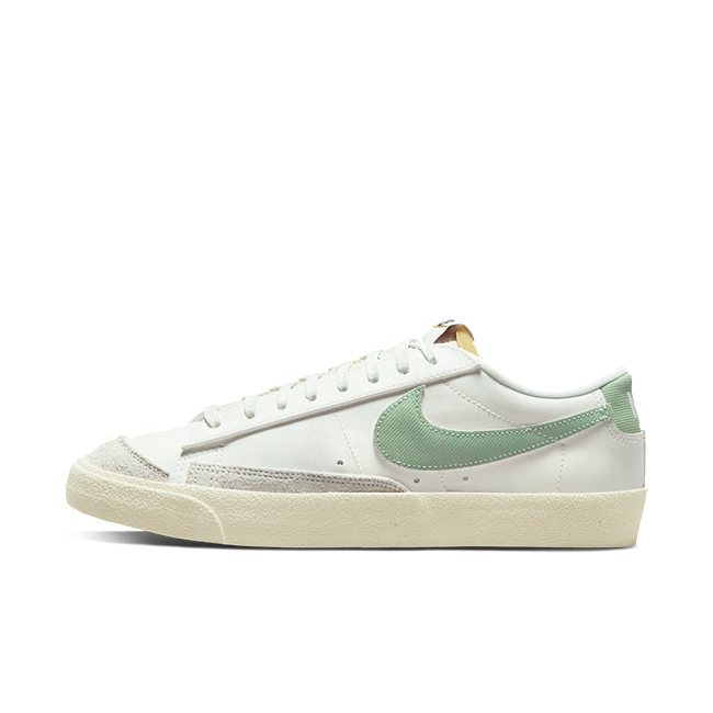 Nike Blazer Low '77 Premium DO9799-100