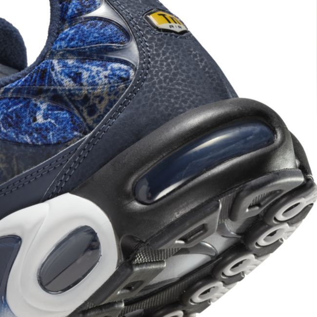 Nike Air Max Plus DO6384-400 03