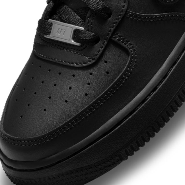 Nike air force store 1 low triple black