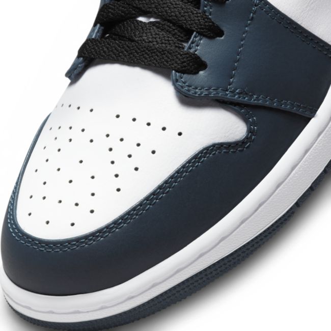 Jordan 1 Mid 554724-411 03