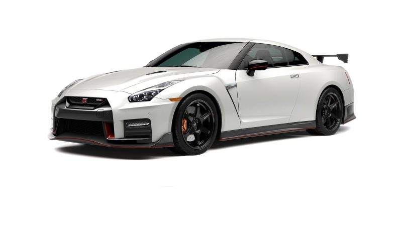 GT-R NISMO 3/4 front in studio