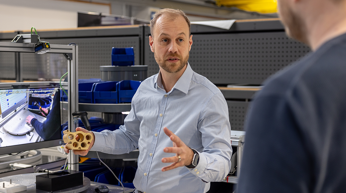 Peter Thorvald förklarar.jpg