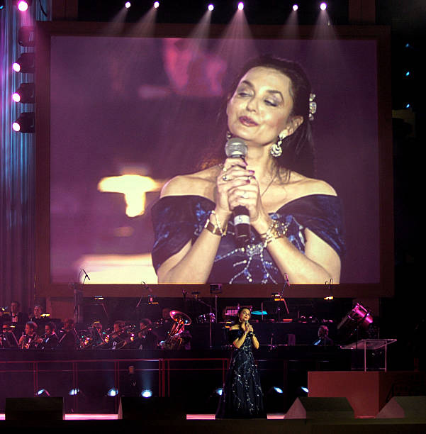 photo-Crystal Gayle 2005