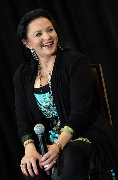 photo-Crystal Gayle 2013