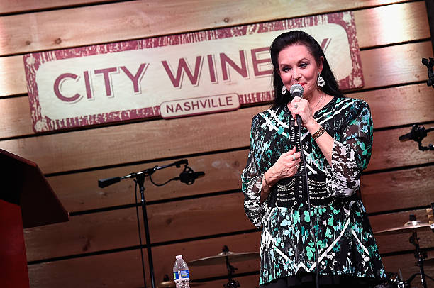 photo-Crystal Gayle 2015