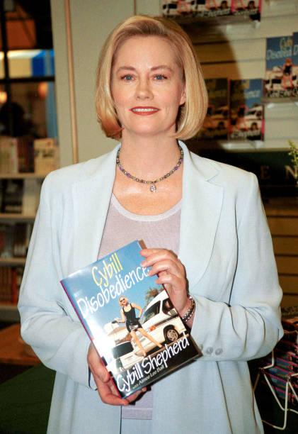 photo-Cybill Shepherd 2000