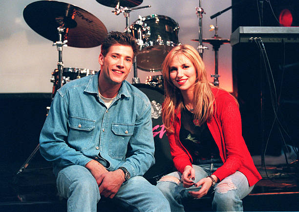 photo-Debbie Gibson 1995