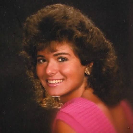 photo-Debra Messing 1990