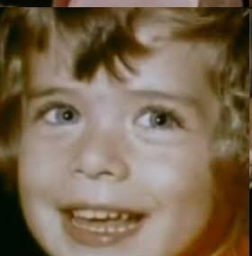 photo-Debra Messing 1970