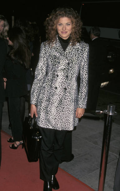 photo-Debra Messing 1994