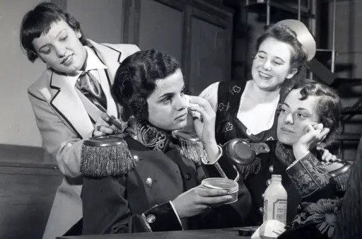 photo-Dianne Feinstein 1949